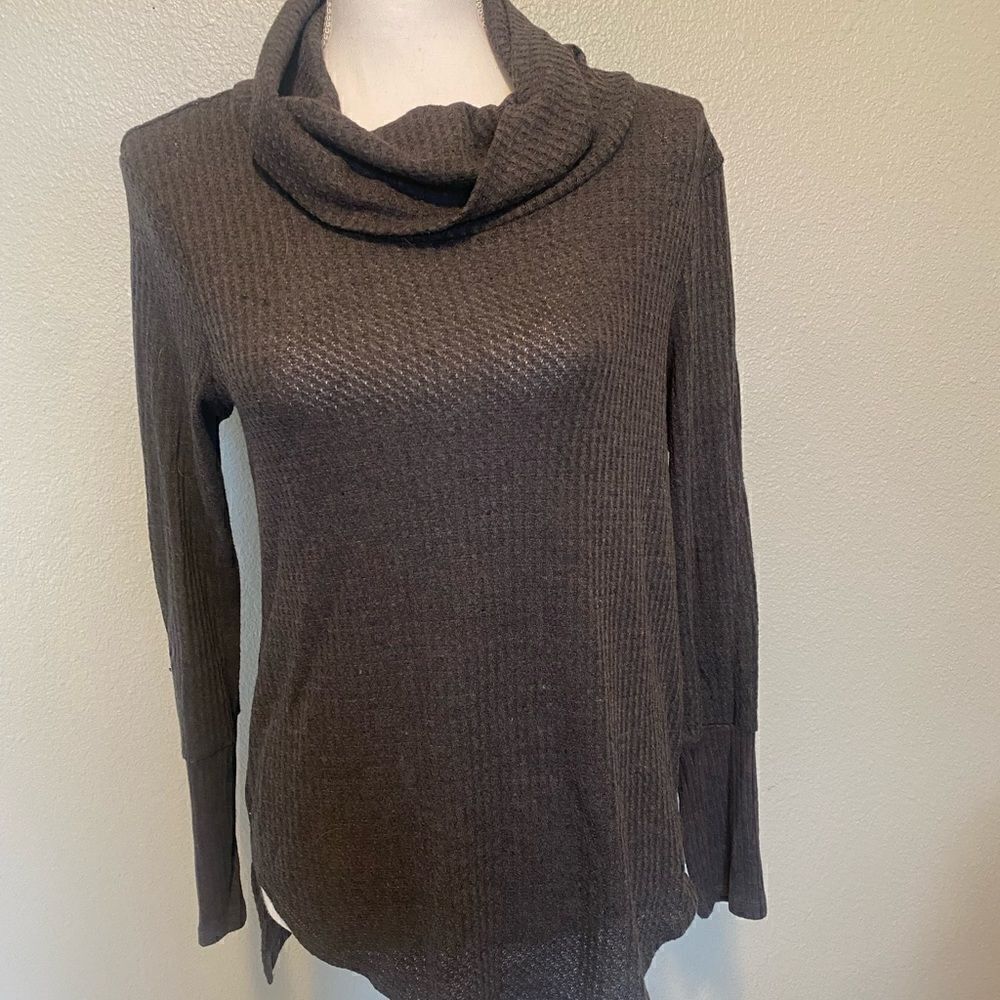 Light Weight Cowl Neck Sweater Size M
